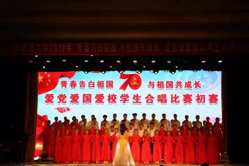 河南一路面突塌陷3辆电动车掉坑