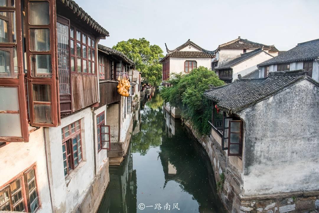 交银国际：下调李宁评级至“中性” 目标价降至16.7港元